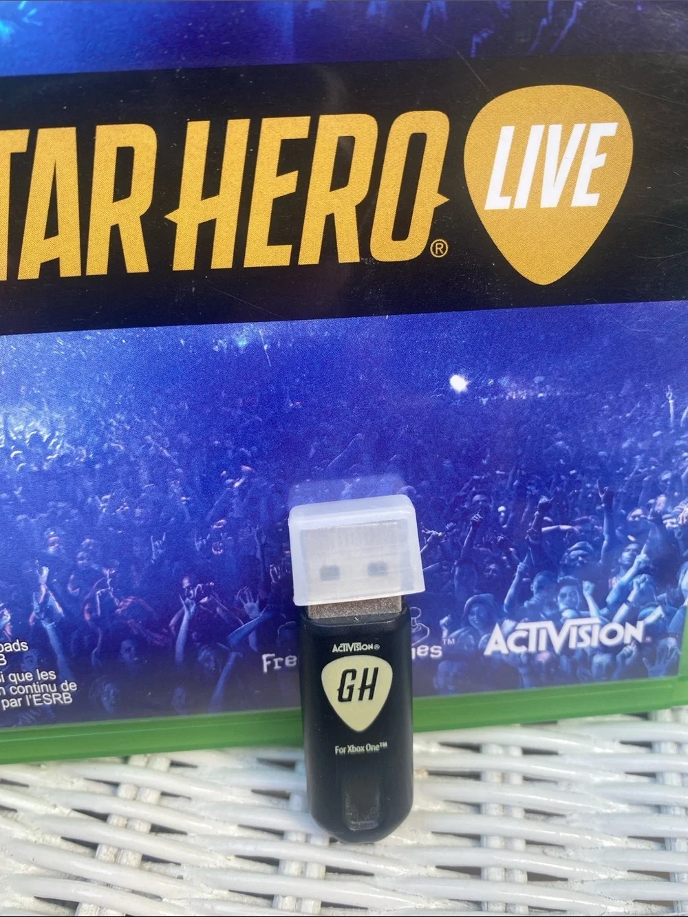 X Box 1 2Wireless Dual Guitar Controllers, Guitar Hero Live, 1 dongle, 2 straps - Picture 3 of 16